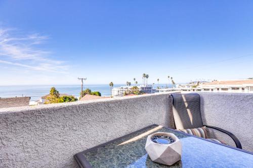 Motel District Apartment | Cozy Pismo Beach Condo with Balcony Steps from Wineries