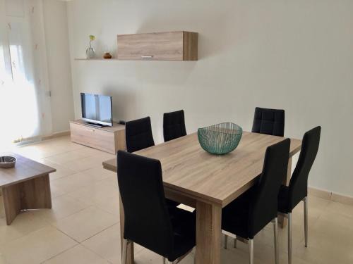 Fontajau Apartment | Central 100m² Apartment - Pet & Child Friendly Escape