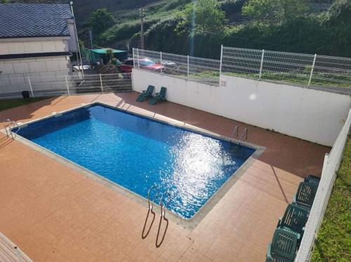 Viveiro Apartment | Central Piso in Viveiro with Parking and Pool Access