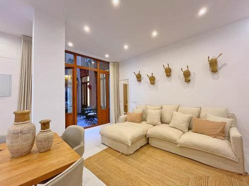 La Goleta Apartment | Elegant 3-Bedroom Apartment with Patio in La Goleta