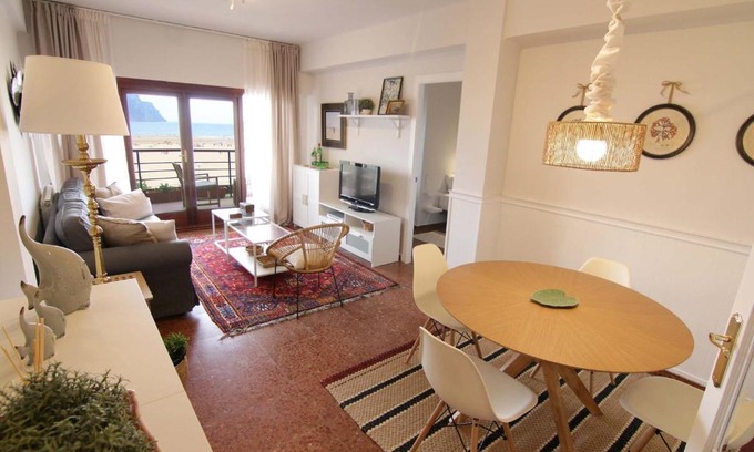Laredo Apartment | Beachside Retreat: Apartment Bellavista with Ocean Views