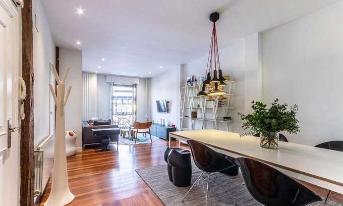 San Francisco Apartment | Stylish Apartment Near the Old Town with Family-Friendly Perks