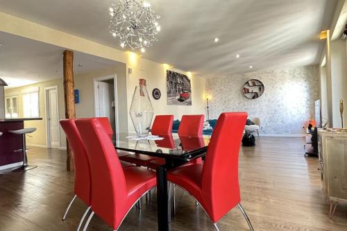 Barrio de La Latina Apartment | Discover La Dolce Vita: Elegant 4-Star Stay in Central Madrid