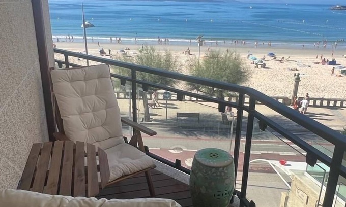 Sanxenxo Condo | Beachfront Luxury Apartment in Sanxenxo for Families