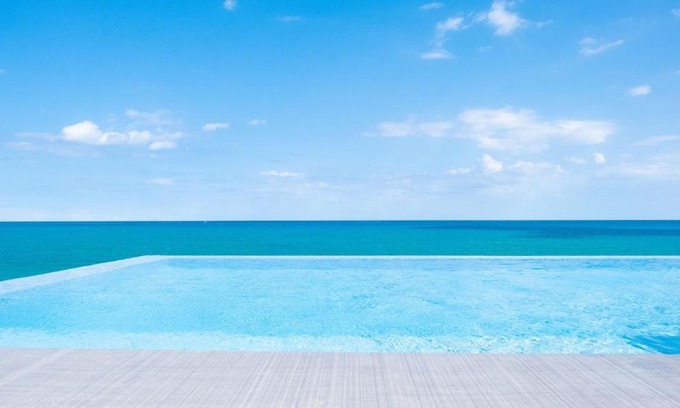El Moncayo Apartment | Beachfront Bliss at PISO-DEL-PLAYA - Family-Friendly Retreat