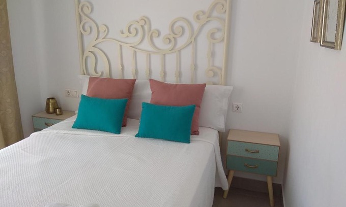 Ciudad Jardin Apartment | Discover Emili's House in Córdoba: Family-Friendly Retreat