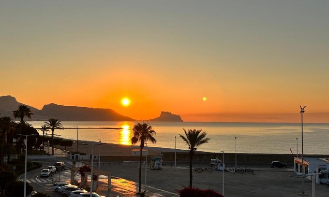 Altea Apartment | Oceanfront Haven: Piso en Puerto de Altea, Rated 9.8/10