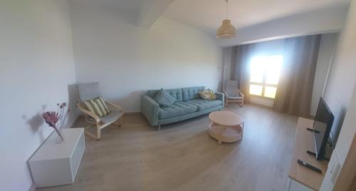 Laxe Apartment | Oceanfront Piso Escaravello - Laxe: Pet-Friendly Retreat