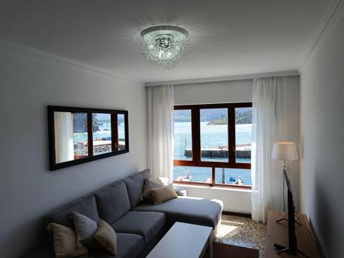 Porto do Barqueiro Apartment | Oceanfront Piso Frente al Mar, O Barqueiro Awaits You