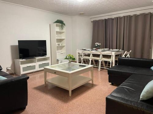 Alicante Apartment | Piso Grande Amplio para grandes grupos 4 Dormitorios 2 baños,Asc 4AC y WIFI
