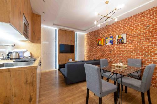 Castellana Apartment | Modern Apartment in Salamanca with Family and Pet Amenities