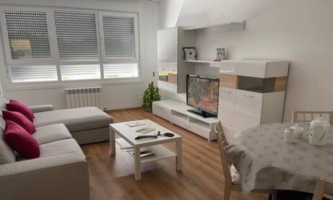 Sigueiro Condo | Piso Nuevo Situación Excelente con Vistas a la Piscina Municipal y Parque