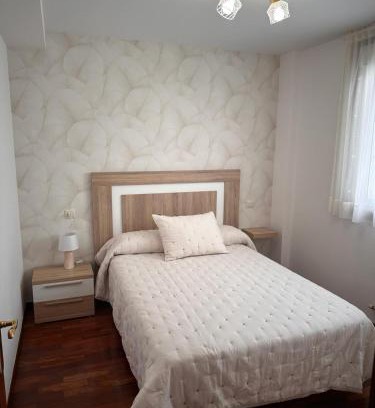 Sigueiro Apartment | Highly Rated PISO OROSO NO CAMIÑO - Family-Friendly Stay