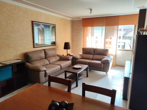 Pontecesures Apartment | Family-Friendly Piso Pauser with a 9.6/10 Guest Rating