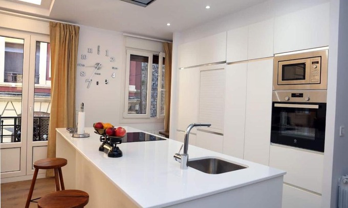 Casco Viejo Apartment | Modern Apartment Steps from Casco Viejo with Free Parking
