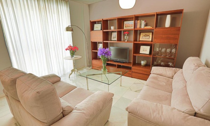 Triana Apartment | Discover Piso Triana, Sevilla - 4-Star Family-Friendly Retreat