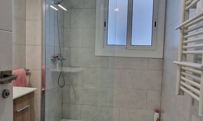 Cassa de la Selva Apartment | Inviting Piso Turístico Cassa de la Selva - Family & Pet Friendly