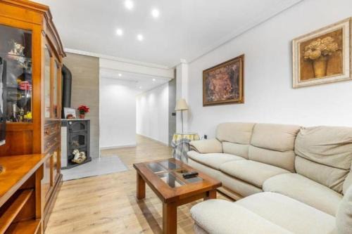 Orihuela Apartment | Family-Friendly Retreat at Piso Turístico Completo La Gimena