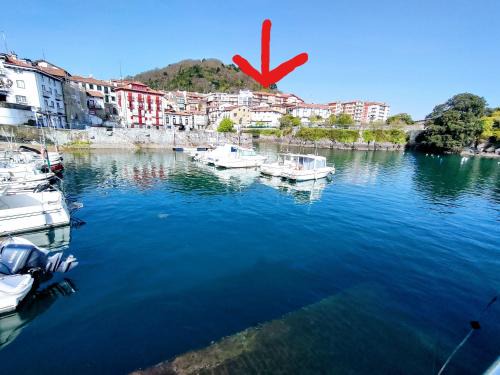 Mundaka Apartment | Inviting Piso Turístico Mundaka with Ocean View & Pool