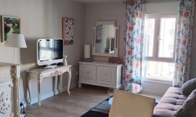 Santander Apartment | Piso Vargas: Oceanfront Retreat with Pet-Friendly Comfort