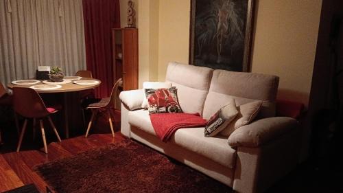 Ourense Apartment | Comfortable Stay at Piso zona Campus-Lagunas with Hot Tub