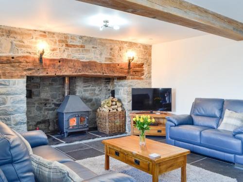 Llanwrthwl House | Elegant Stay at Pistyll Gwyn - 5-Star, Pet Friendly Retreat