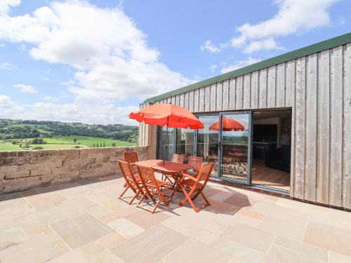 Honiton House | Discover Comfort at Pit Close - Pet and Child Friendly Stay