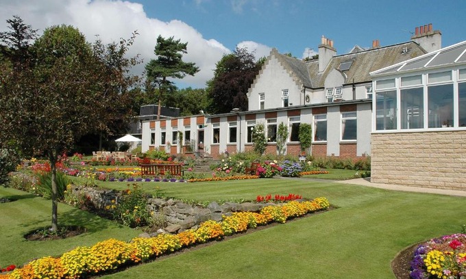 Pitcorthie Hotel | Welcoming Pitbauchlie House Hotel with Family-Friendly Dining