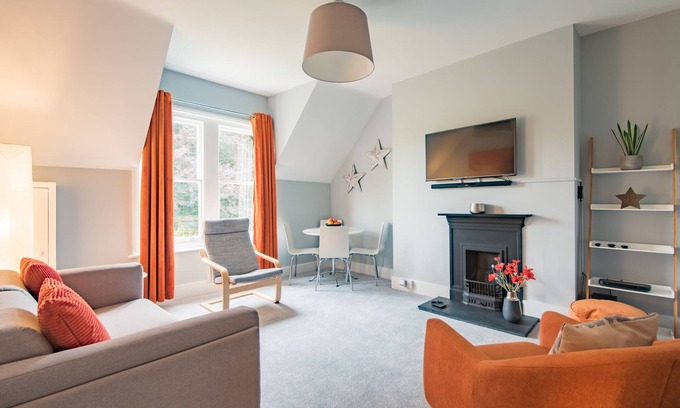 Canterbury Apartment | Guest Rated 9.2 - Comfortable Apartment Near City Centre