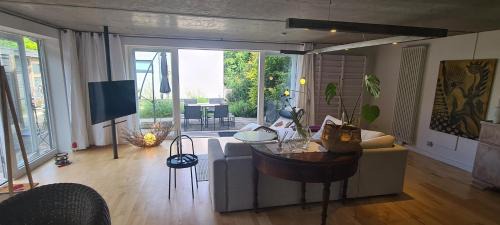 Neumuhl House | Top-Rated PiTi's Gästehaus: Oceanfront Retreat Near Strasbourg