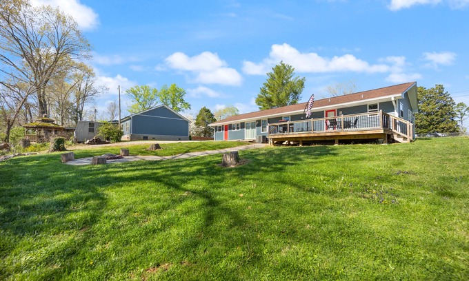 Somerset House | Pitman Creek Overlook: Perfect for Families and Pets
