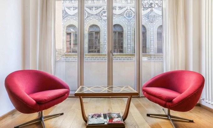 Oltrarno Apartment | Top-Rated Pitti Palace Apartment with Spa and Breakfast
