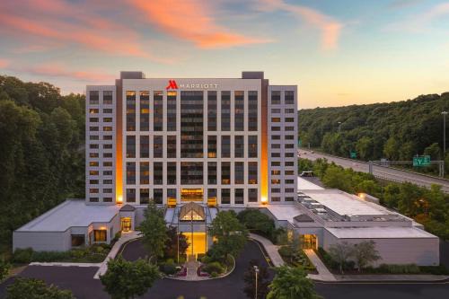 Coraopolis Hotel | Discover Comfort at Pittsburgh Airport Marriott Hotel