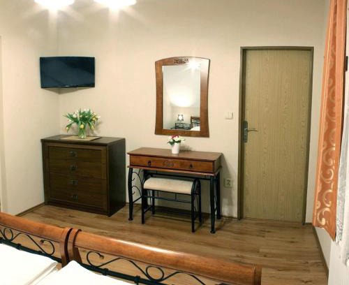Plasy House | Pet-Friendly Stay at Pivovarský dvůr Plasy - 8.1/10 Rating