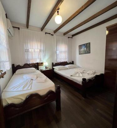 Berat House | Pet-Friendly Pjetri House: Family Comfort & Breakfast Included