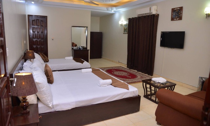 D.H.A. Cabin | Budget-Friendly Ibis Lodge Guest House in DHA Khayaban-e-Mujahid