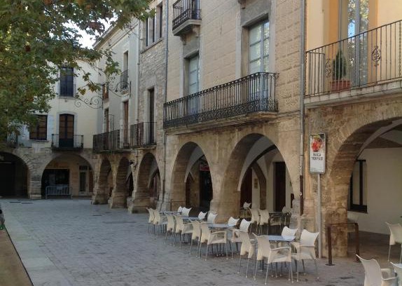 Banyoles Apartment | Family-Friendly Stay at PLAÇA MAJOR 17 - Rated 9.3/10