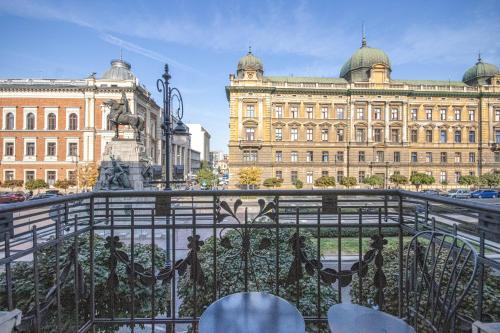 gmina Parzeczew Apartment | Plac Matejki Apartments by Noah