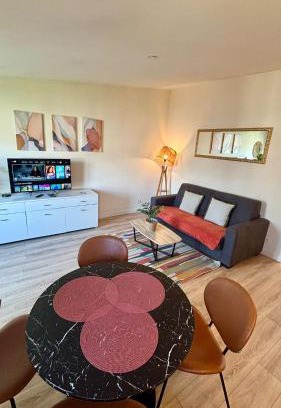 Ternes Apartment | Modern Place de l'Etoile, Wagram - Family-Friendly Stay