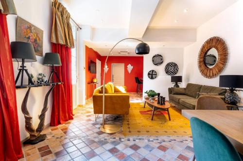 Avignon City Centre Apartment | Elegant Stay Near Palais des Papes with Family Amenities