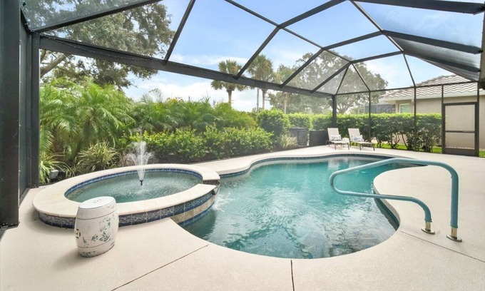 Venice House | Elegance and Style on a Golf Course with Ocean Views