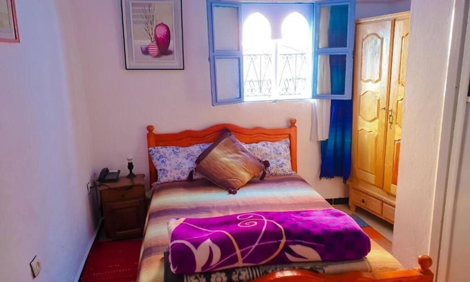 Chefchaouen House | Central Old Town Retreat: Family-Friendly & Welcoming