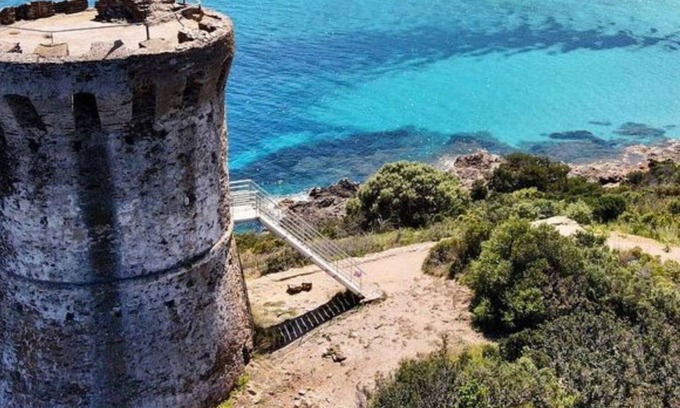 Favone Apartment | Family-Friendly Retreat Just 50m from Sable Fin Beach