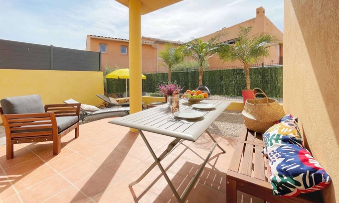 Bandol Apartment | Tranquil Plage du Capelan: Oceanfront with Private Garden