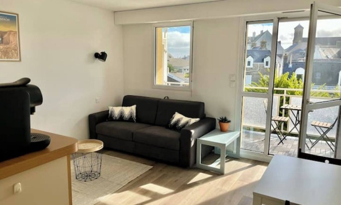 Quiberon Apartment | Relaxing Getaway with Pool & Terrace in Quiberon