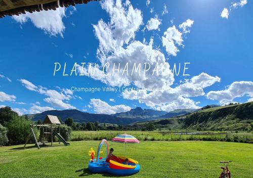 Cathkin Park House | Charming Plain Champagne Guest Farm: Pet-Friendly Retreat