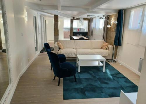Porchefontaine Apartment | Peaceful Appart in Versailles with Eiffel Tower Access