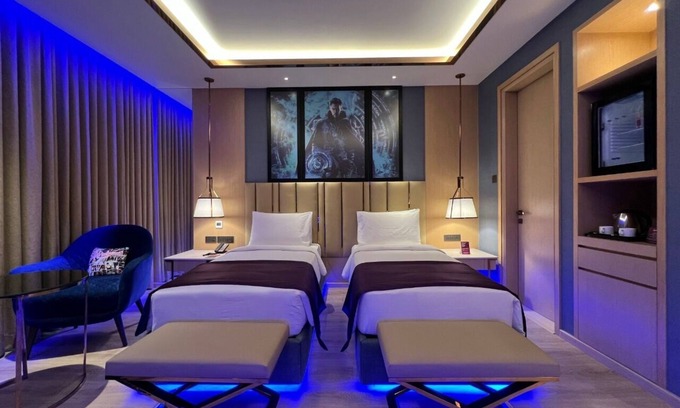 Thane West Hotel | Enjoy Relaxing Stays at Planet Hollywood with Ocean Views