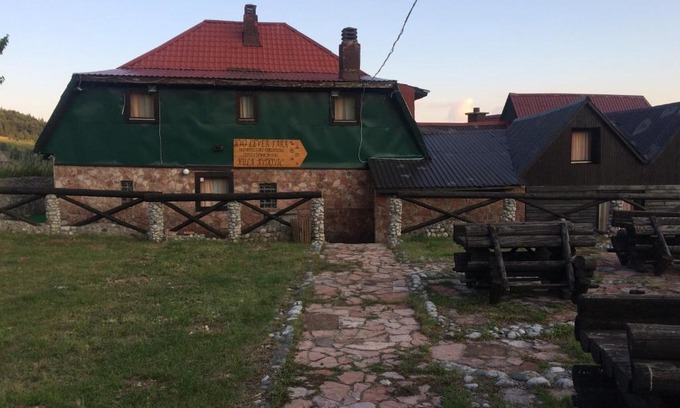 Montenegro House | Welcoming Stay at Planinarski dom Kula Avdović with Pool