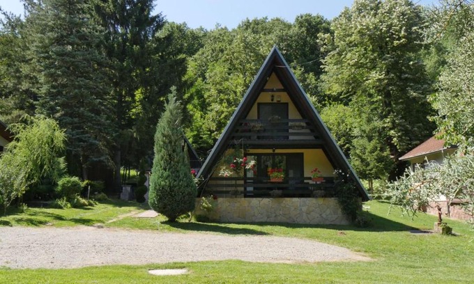 Beocin House | Serene Retreat at Planinska kuća "Zvuk Tišine" - Fruška gora